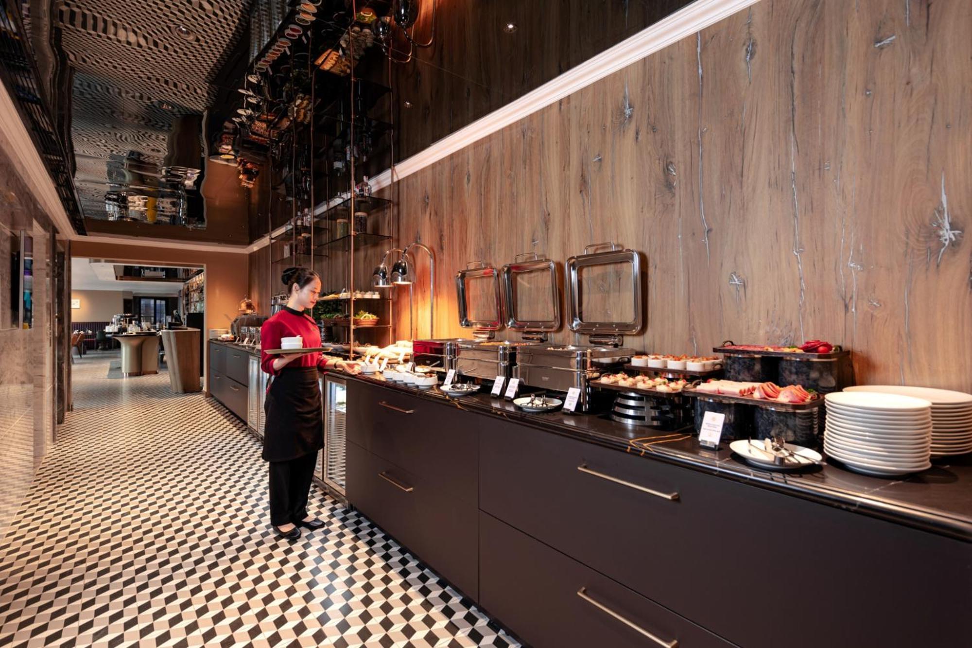 La Siesta Classic Hang Thung Hanoi Exterior foto The buffet at the lounge